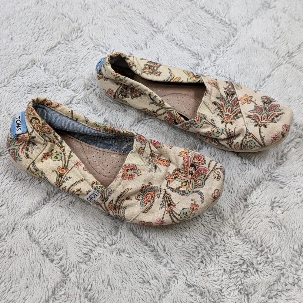 TOMS Shoes Women's 7 Classic Vintage Paisley Slip On Flats Canvas